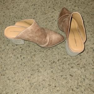 Report Toni Mule Tan Booties